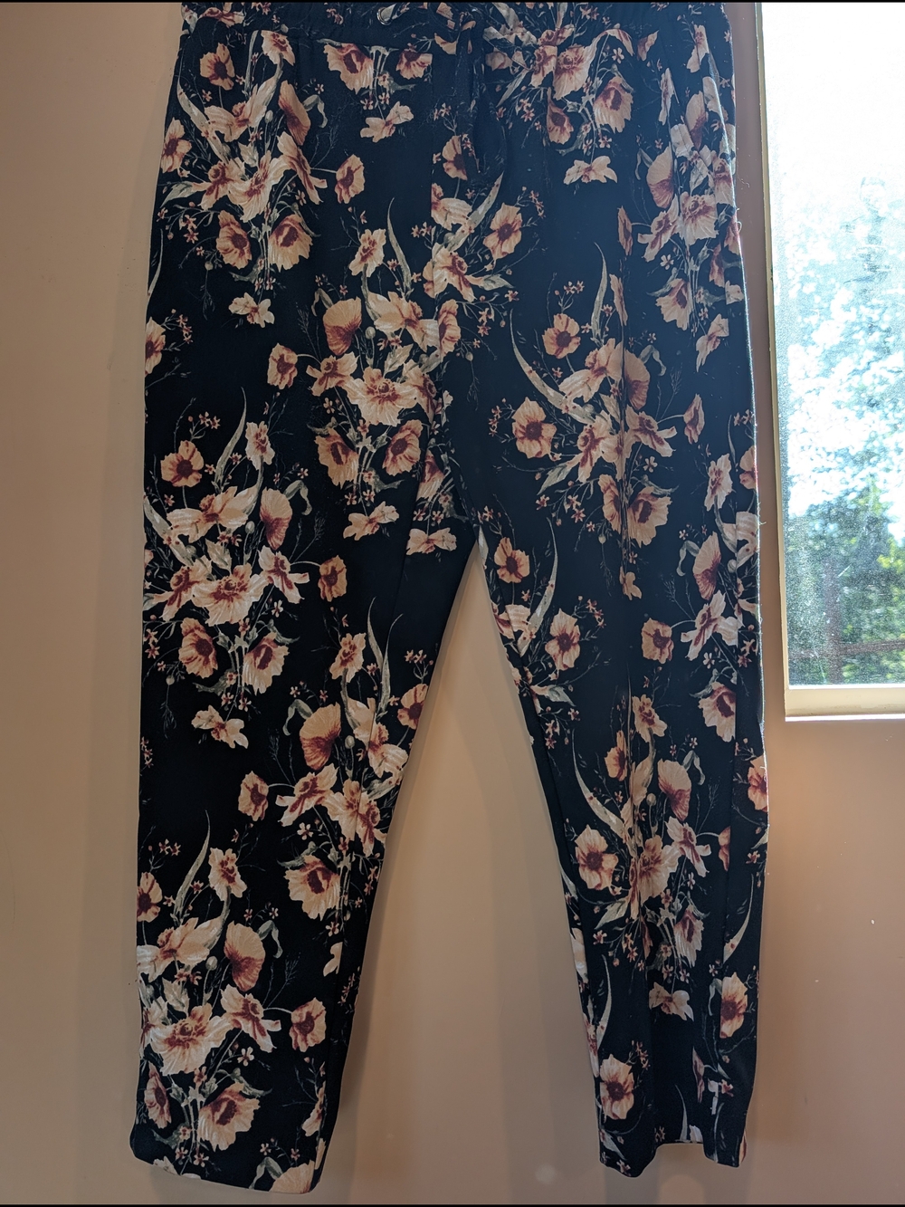 Jules & Leopold Black Floral Elastic-Waist Joggers